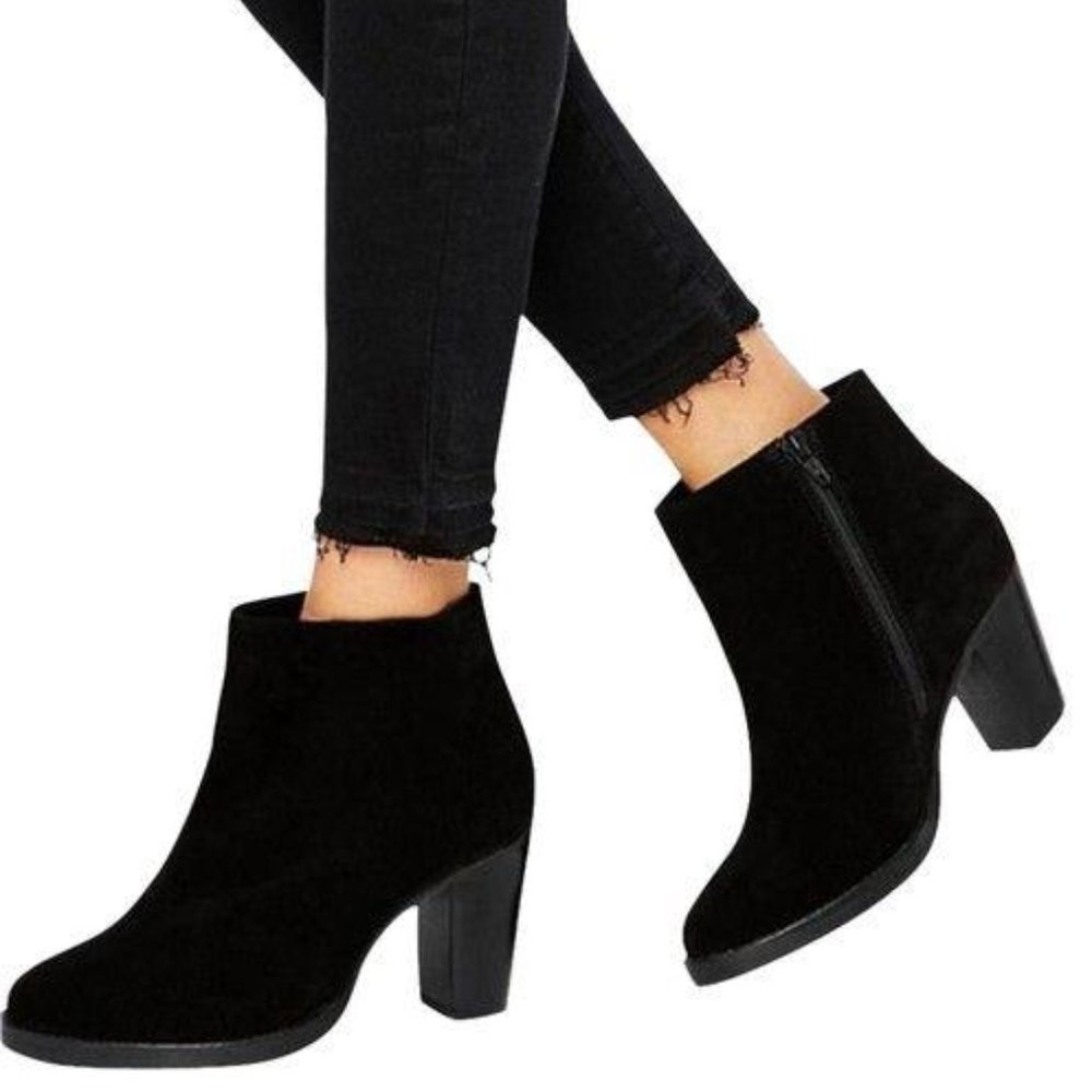 Old Navy Black Faux Suede Ankle Boots/Booties